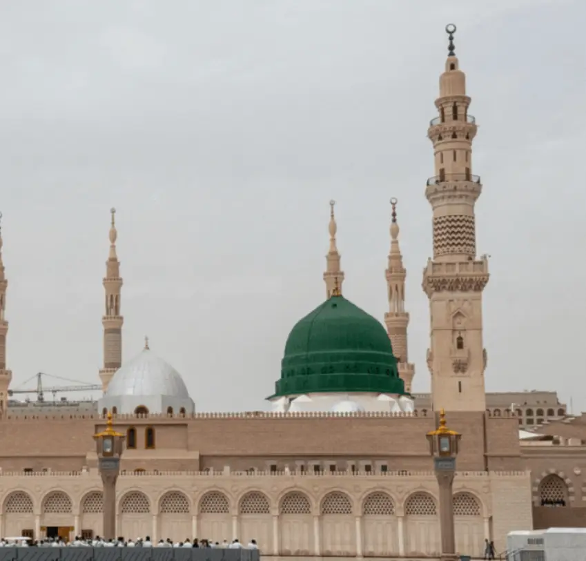 21 Days Umrah Package – Fudaq Haris & Shaza Munawara